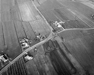 847419 Luchtfoto van de Provincialeweg (onderdeel van de S19, de secundaire provinciale weg De Meern-Oudewater) ter ...